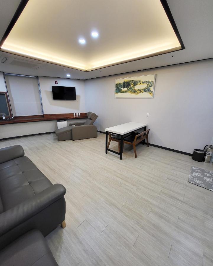 Hotel Gongjicheon Chuncheon Bagian luar foto